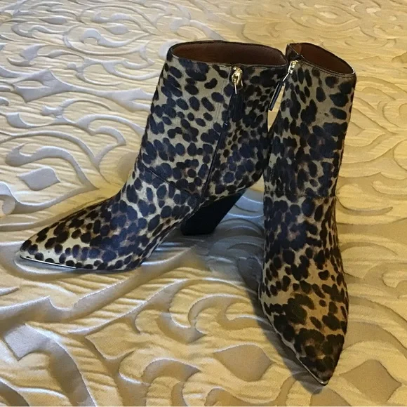 NEW TORY BURCH LEOPARD PRINT CALF HAIR ANKLE BOOT, leather, Size 7, - Picture 9 of 10